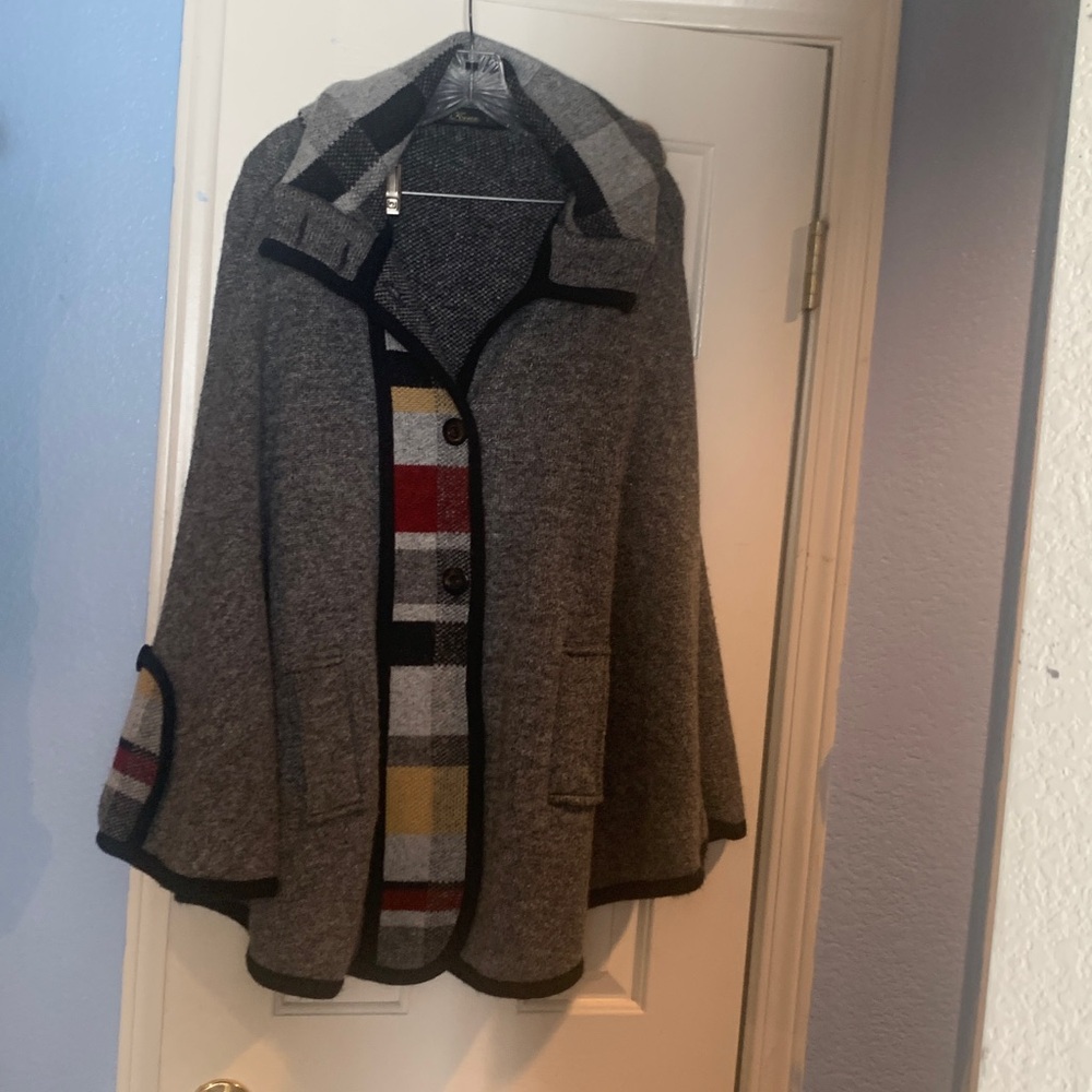Gray Hooded Cape with Plaid Accents - Picture 4 of 7